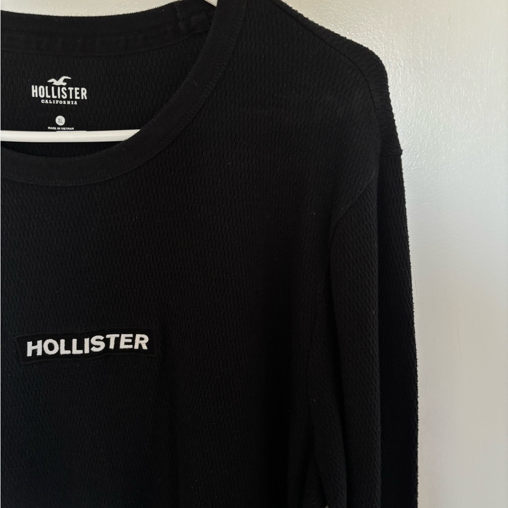 Hollister Men's Black Long Sleeve Tee